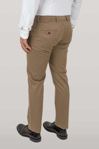 Imagen de PANTALÓN CHINO DE TEJIDO ESTAMPADO