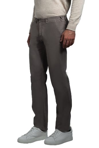 Imagen de Chino casual trousers in twill cotton, solid color, regular fit.